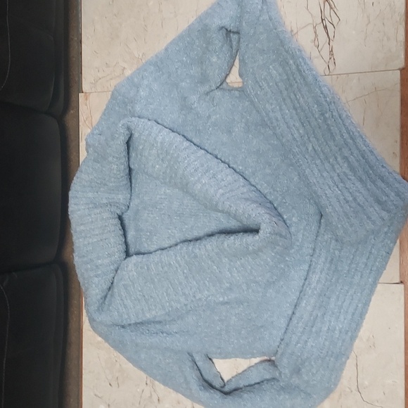 MODA INTERNATIONAL- Size Small (S) Cowl Neck Sweater. Color: Blue & White - Picture 6 of 6